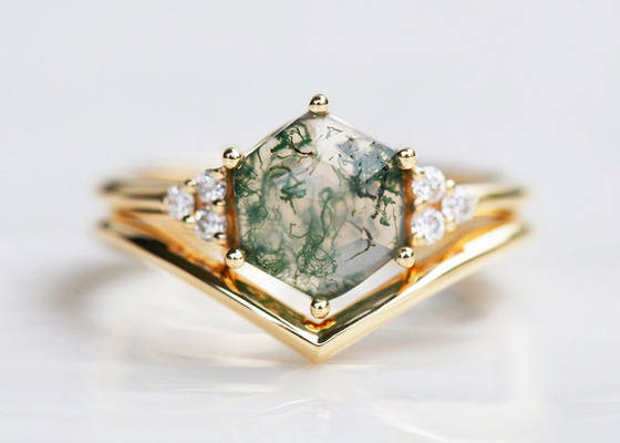 L'esagono ha tagliato la dimensione verde del materiale 6.5mm dell'oro di Moss Agate Engagement Ring 14k