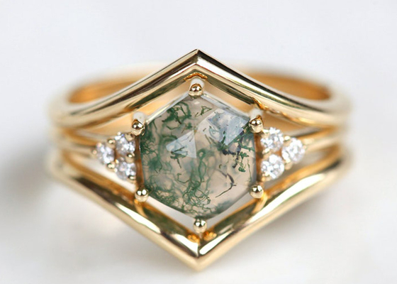 L'esagono ha tagliato la dimensione verde del materiale 6.5mm dell'oro di Moss Agate Engagement Ring 14k