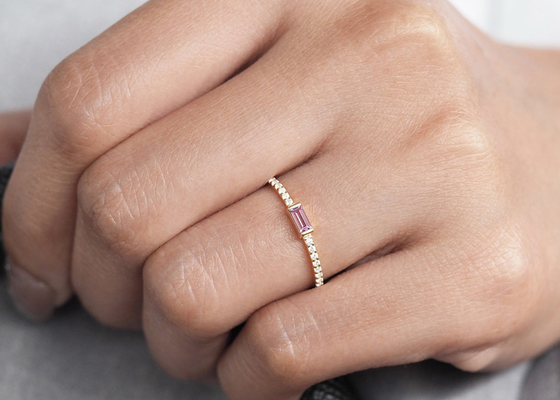 Larghezza sottile dell'anello di oro del diamante 9K 0.20ct 2.5MM per il forcone di impegno che mette tipo