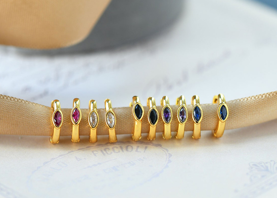 Dimensione di Marquise Cut Inner 8.5mm Oouter 11.5mm degli orecchini dell'oro del cerchio 9K di Huggie