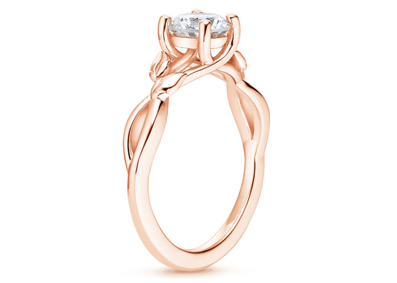 Il cuore dell'OEM modella l'anello di Moissanite, 5.5mm 9k Rose Gold Ring 0,6 carati