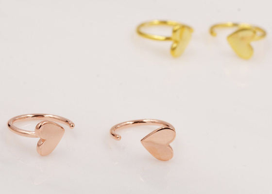 Il cuore minuscolo degli orecchini dell'oro del cerchio 9K di Huggie modella Dia Inner 8mm 10.5mm esterno