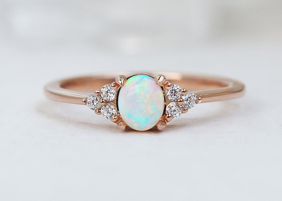 Cobochon ha tagliato l'anello di oro 9K, dimensione naturale di 0.5ct Opal Ring 5×7MM