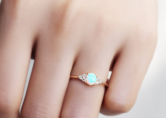 Cobochon ha tagliato l'anello di oro 9K, dimensione naturale di 0.5ct Opal Ring 5×7MM