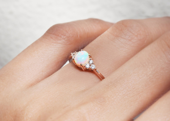 Cobochon ha tagliato l'anello di oro 9K, dimensione naturale di 0.5ct Opal Ring 5×7MM