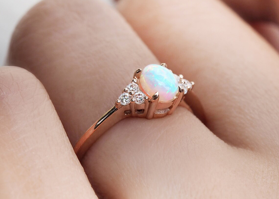 Cobochon ha tagliato l'anello di oro 9K, dimensione naturale di 0.5ct Opal Ring 5×7MM