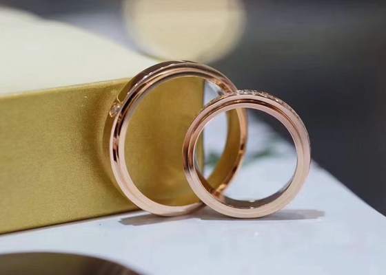 anello dei gioielli dell'oro solido di larghezza 18K di 4mm con il diamante del peso 0.35ct