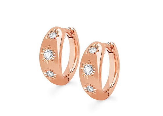 orecchini del cerchio di Huggie dell'oro di dimensione di 12mm con il taglio di giro 0.16ct CZ