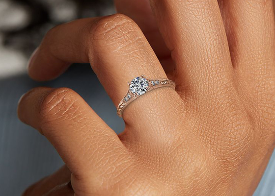 oro Moissanite sviluppato laboratorio Ring Dia RD6mm 0.8ct di 14K Roose per nozze